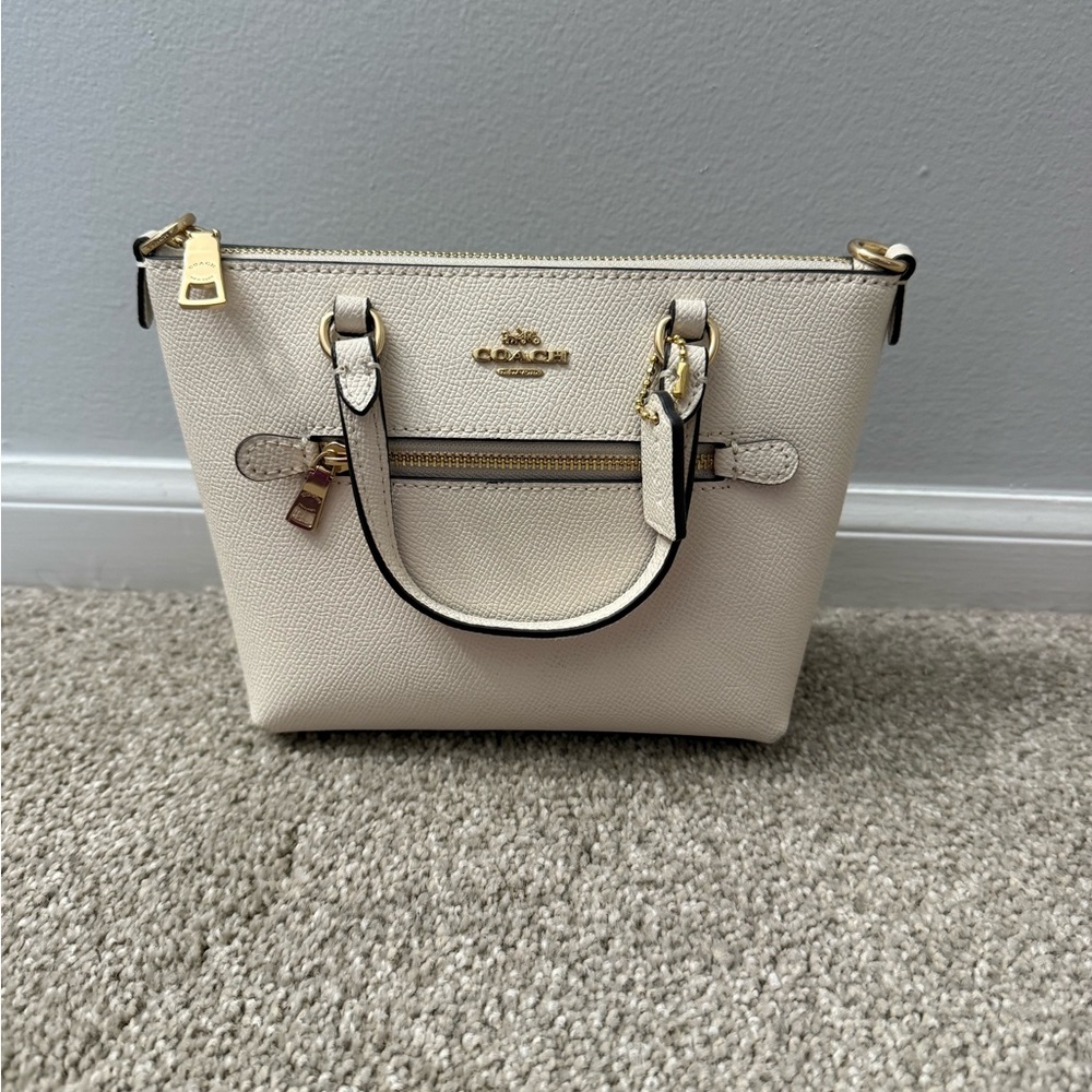COACH Mini Gallery Crossbody - C9948 COLOR: Gold/Chalk
